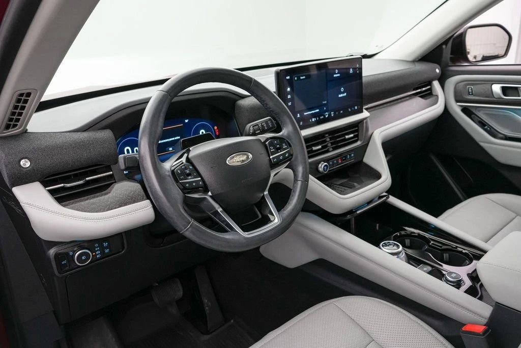 2025 Ford Explorer 6th Gen - Image 13 of 21