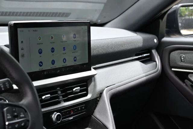 2025 Ford Explorer 6th Gen - Image 12 of 21