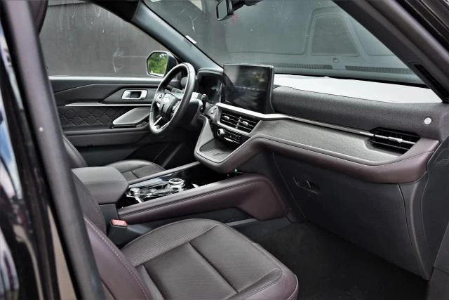 2025 Ford Explorer 6th Gen - Image 17 of 21