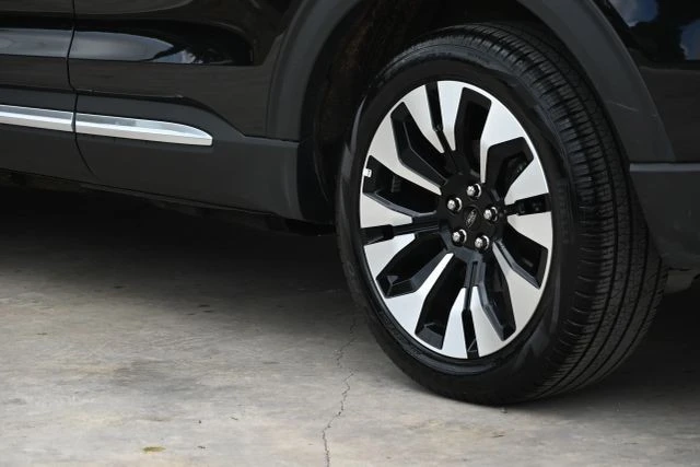 2025 Ford Explorer 6th Gen - Image 10 of 21