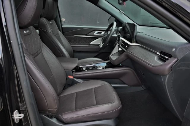 2025 Ford Explorer 6th Gen - Image 18 of 21