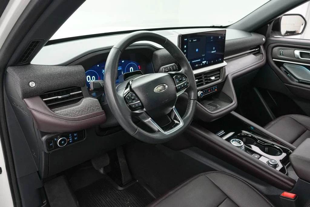 2025 Ford Explorer 6th Gen - Image 13 of 21