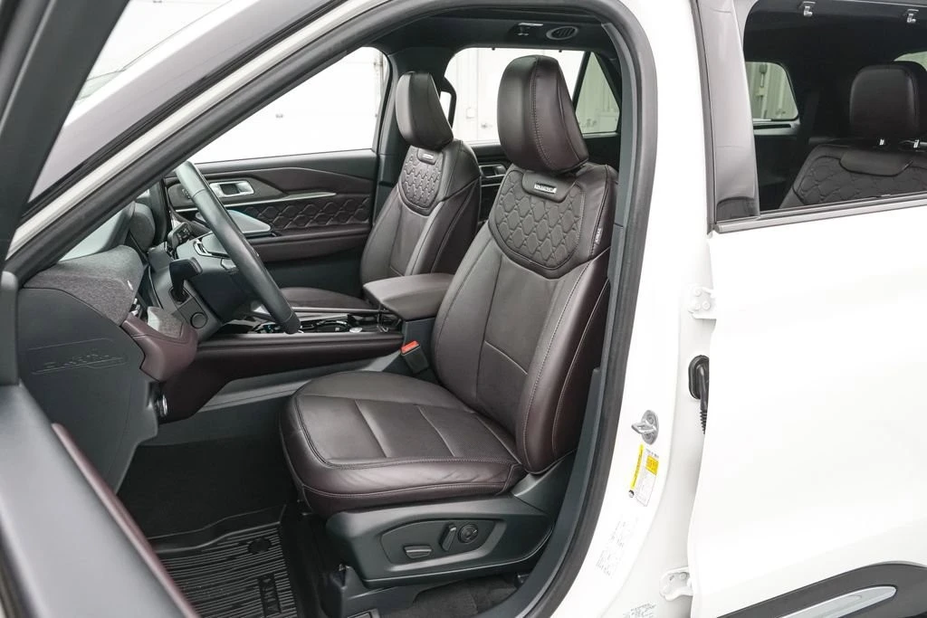 2025 Ford Explorer 6th Gen - Image 12 of 31