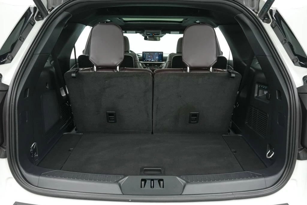 2025 Ford Explorer 6th Gen - Image 23 of 31