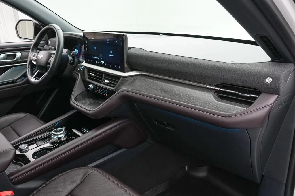 2025 Ford Explorer 6th Gen - Image 26 of 31