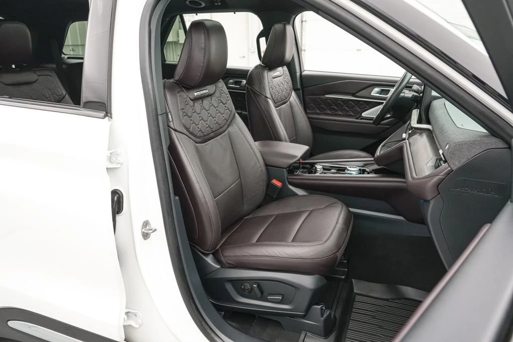 2025 Ford Explorer 6th Gen - Image 25 of 31