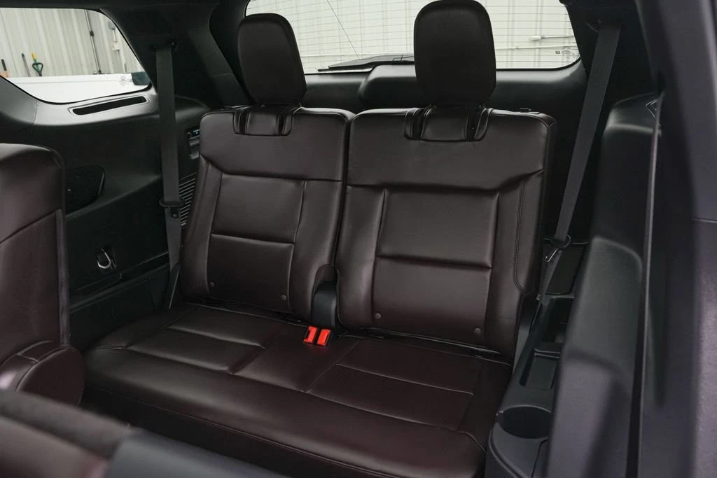 2025 Ford Explorer 6th Gen - Image 21 of 31