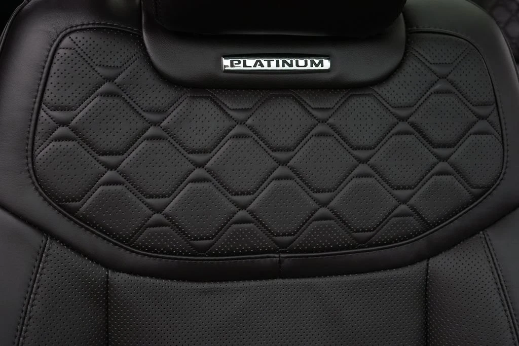 2025 Ford Explorer 6th Gen - Image 28 of 31