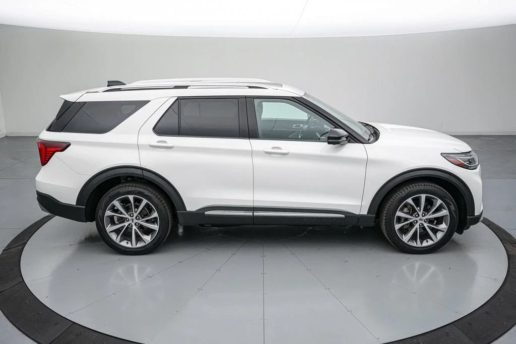 2025 Ford Explorer 6th Gen - Image 4 of 31