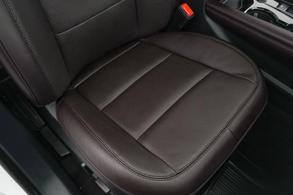 2025 Ford Explorer 6th Gen - Image 27 of 31