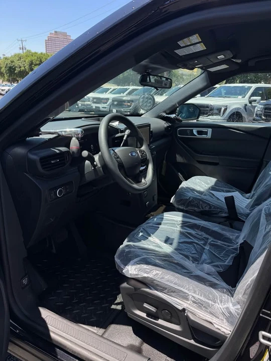 2025 Ford Explorer 6th Gen - Image 14 of 15