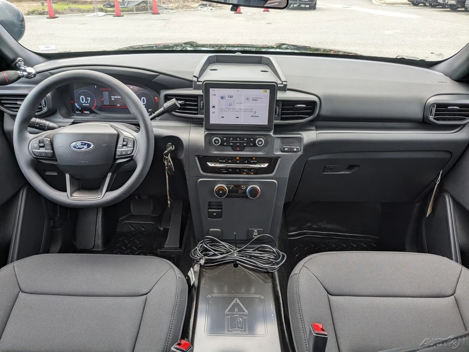 2025 Ford Explorer 6th Gen - Image 17 of 21