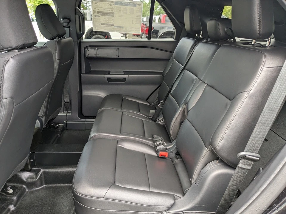 2025 Ford Explorer 6th Gen - Image 16 of 21