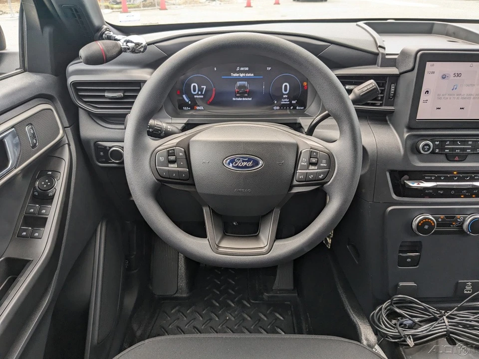 2025 Ford Explorer 6th Gen - Image 18 of 21