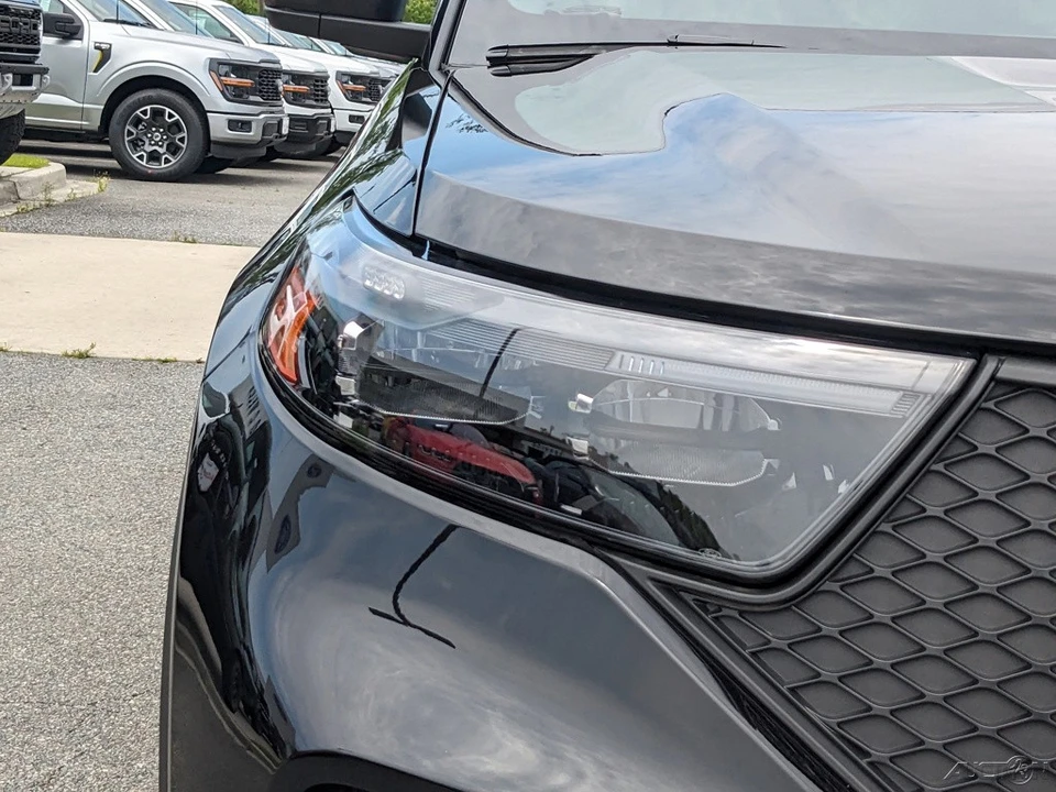 2025 Ford Explorer 6th Gen - Image 10 of 21