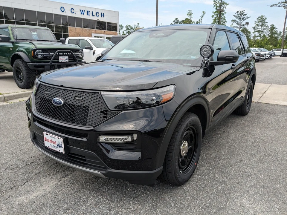 2025 Ford Explorer 6th Gen - Image 8 of 21