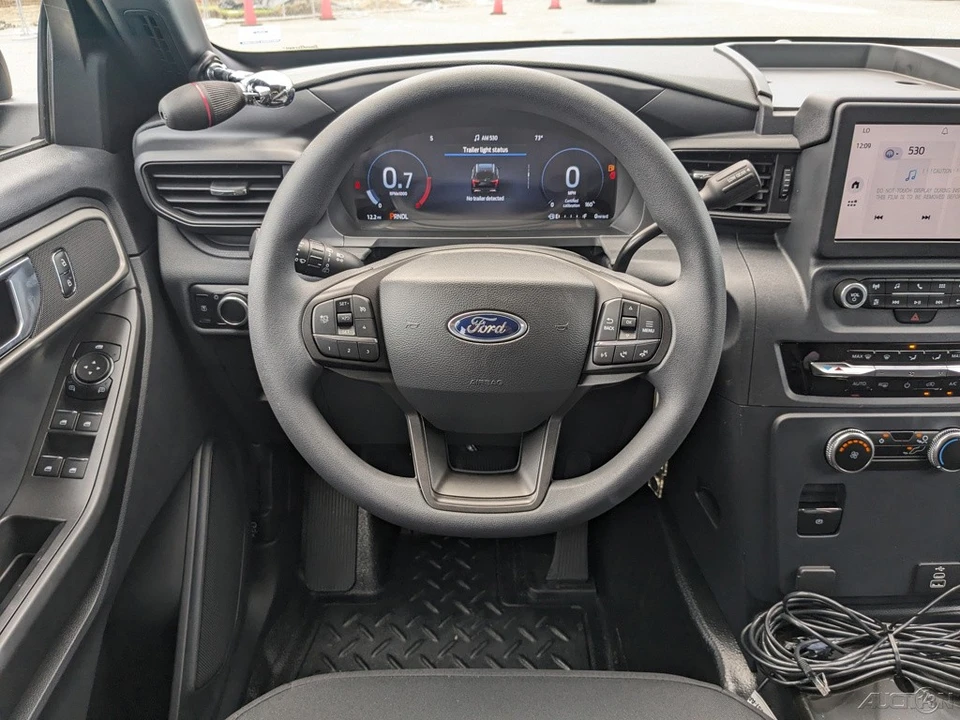 2025 Ford Explorer 6th Gen - Image 18 of 21