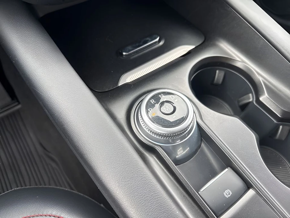 2025 Ford Explorer 6th Gen - Image 18 of 21