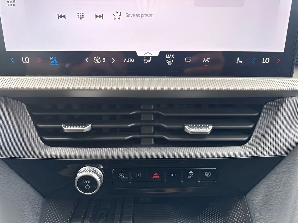 2025 Ford Explorer 6th Gen - Image 20 of 21