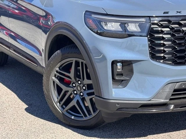 2025 Ford Explorer 6th Gen - Image 4 of 21
