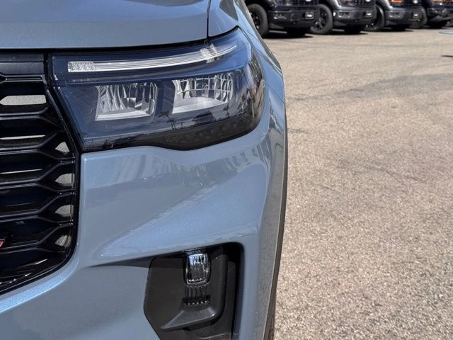2025 Ford Explorer 6th Gen - Image 8 of 12