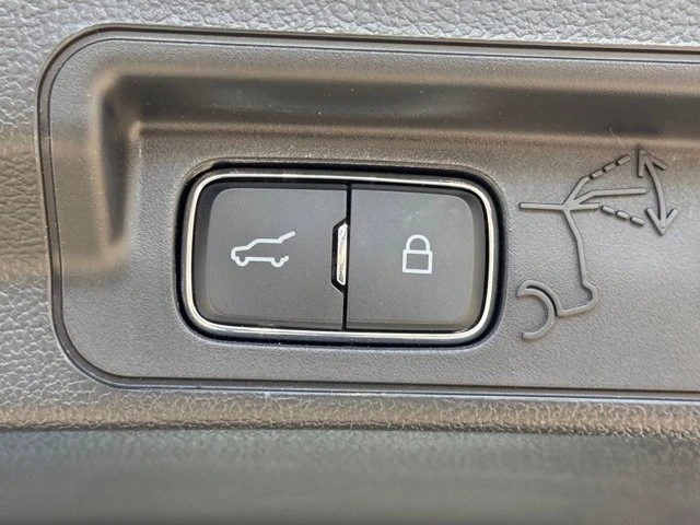 2025 Ford Explorer 6th Gen - Image 14 of 21