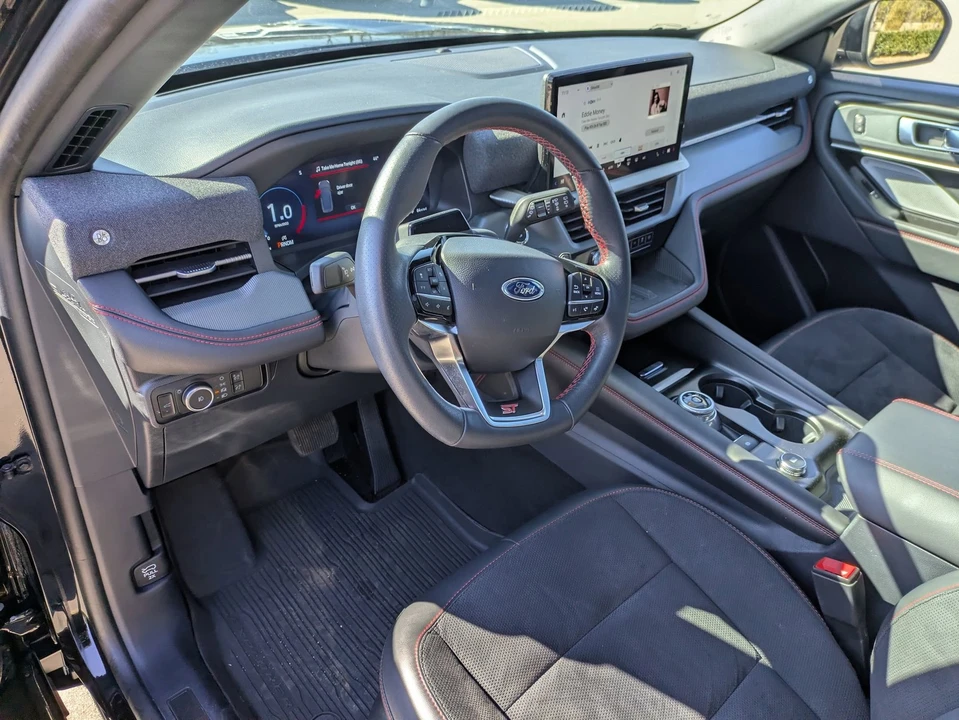 2025 Ford Explorer 6th Gen - Image 14 of 21