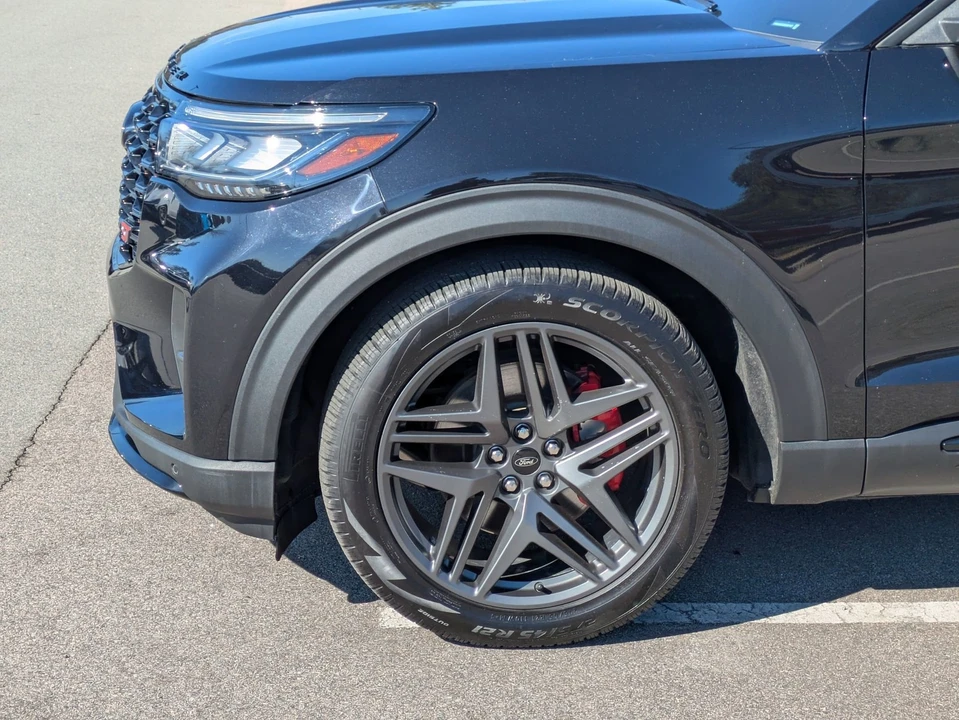 2025 Ford Explorer 6th Gen - Image 11 of 12