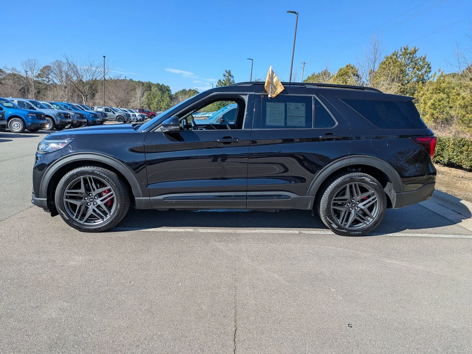 2025 Ford Explorer 6th Gen - Image 7 of 21