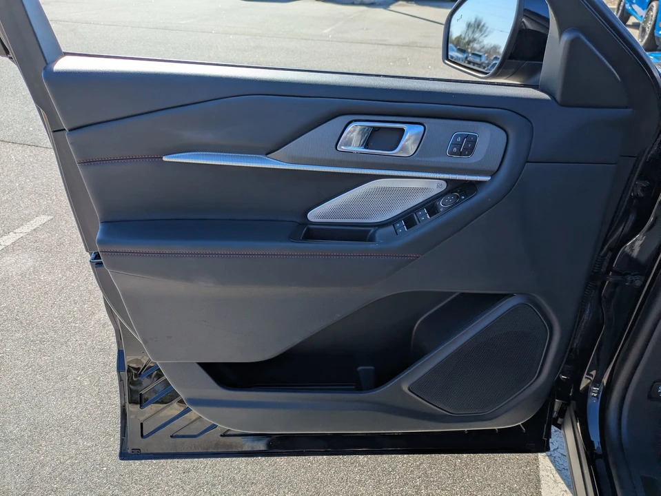 2025 Ford Explorer 6th Gen - Image 15 of 21