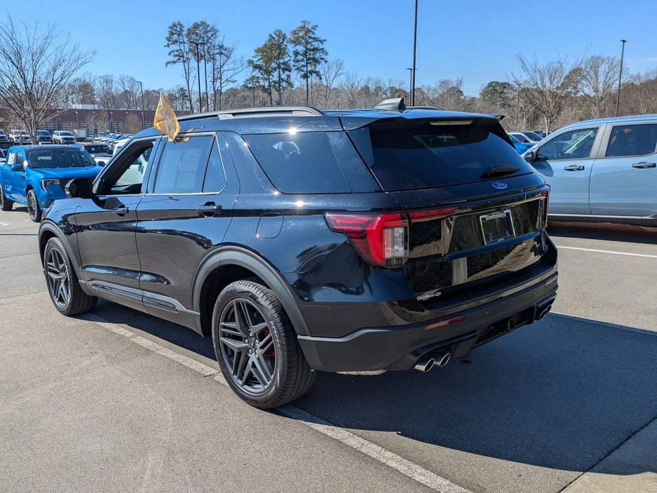 2025 Ford Explorer 6th Gen - Image 6 of 21