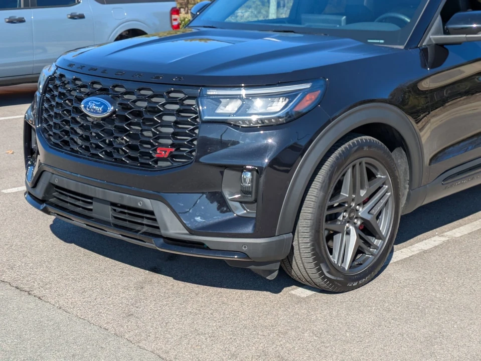 2025 Ford Explorer 6th Gen - Image 10 of 21