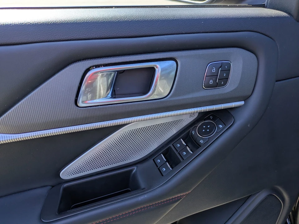 2025 Ford Explorer 6th Gen - Image 16 of 21