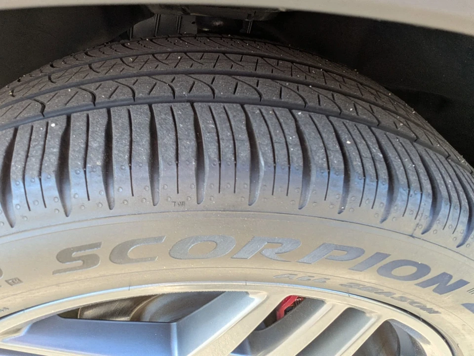 2025 Ford Explorer 6th Gen - Image 11 of 21