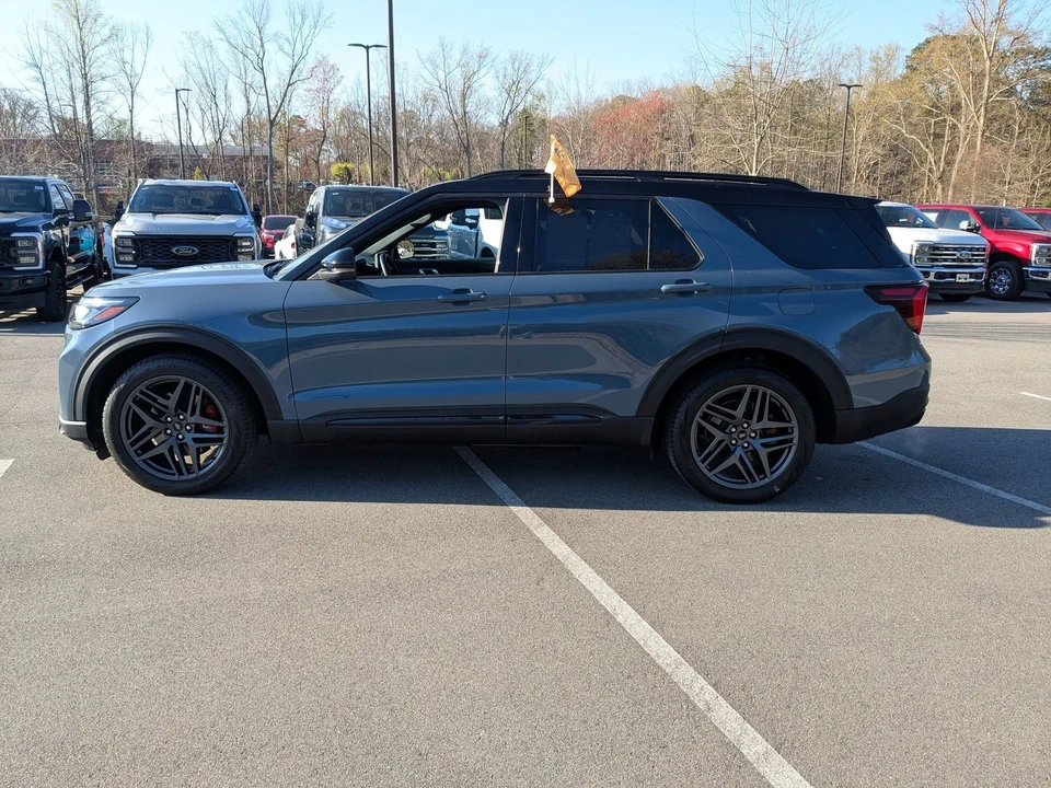 2025 Ford Explorer 6th Gen - Image 7 of 21