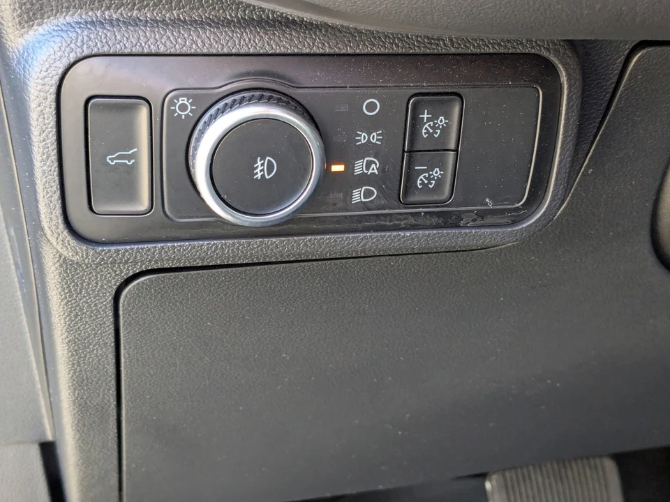 2025 Ford Explorer 6th Gen - Image 19 of 21