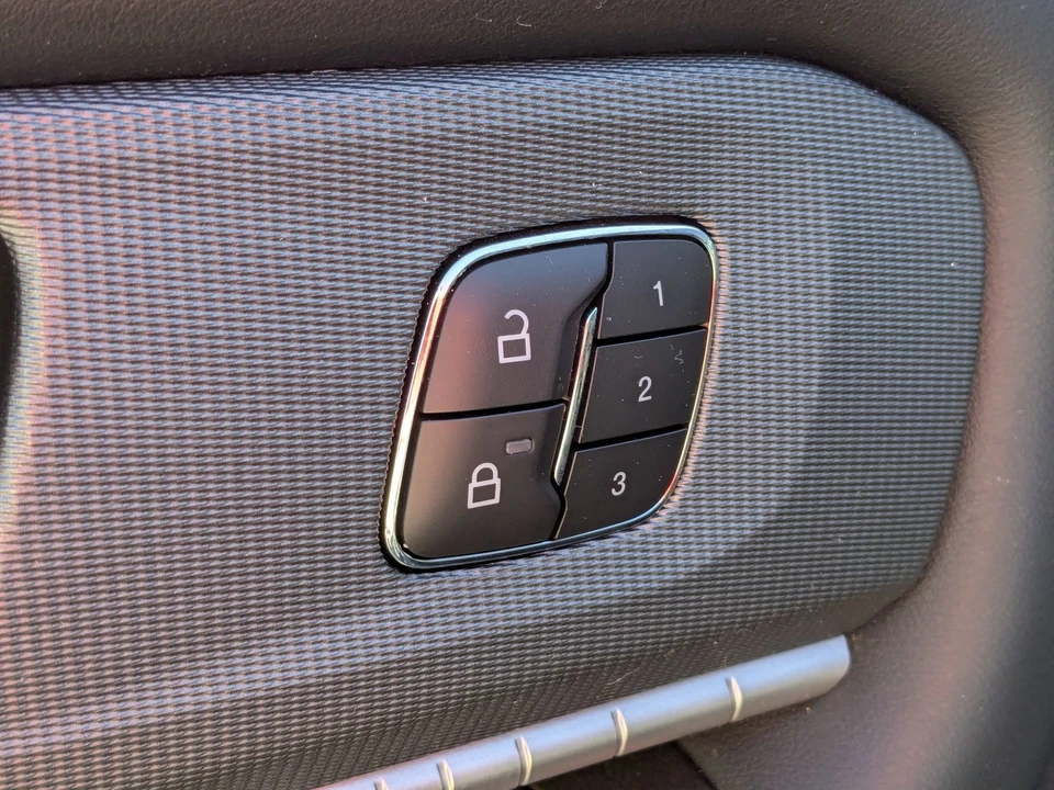 2025 Ford Explorer 6th Gen - Image 13 of 21