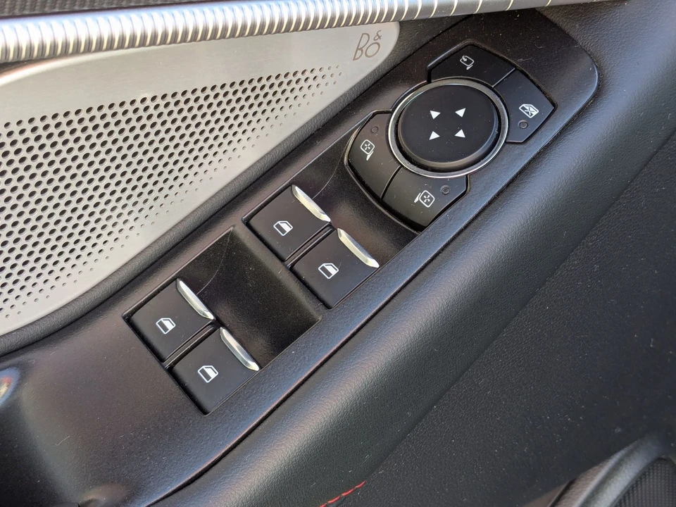2025 Ford Explorer 6th Gen - Image 14 of 21
