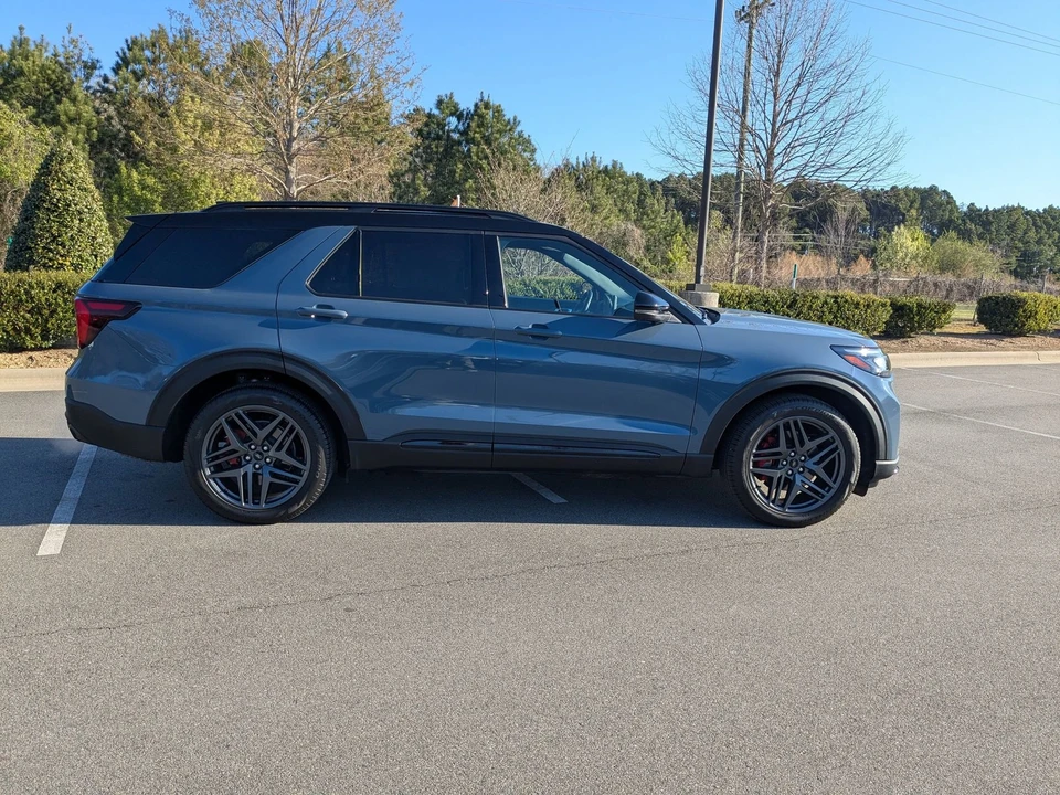 2025 Ford Explorer 6th Gen - Image 3 of 21