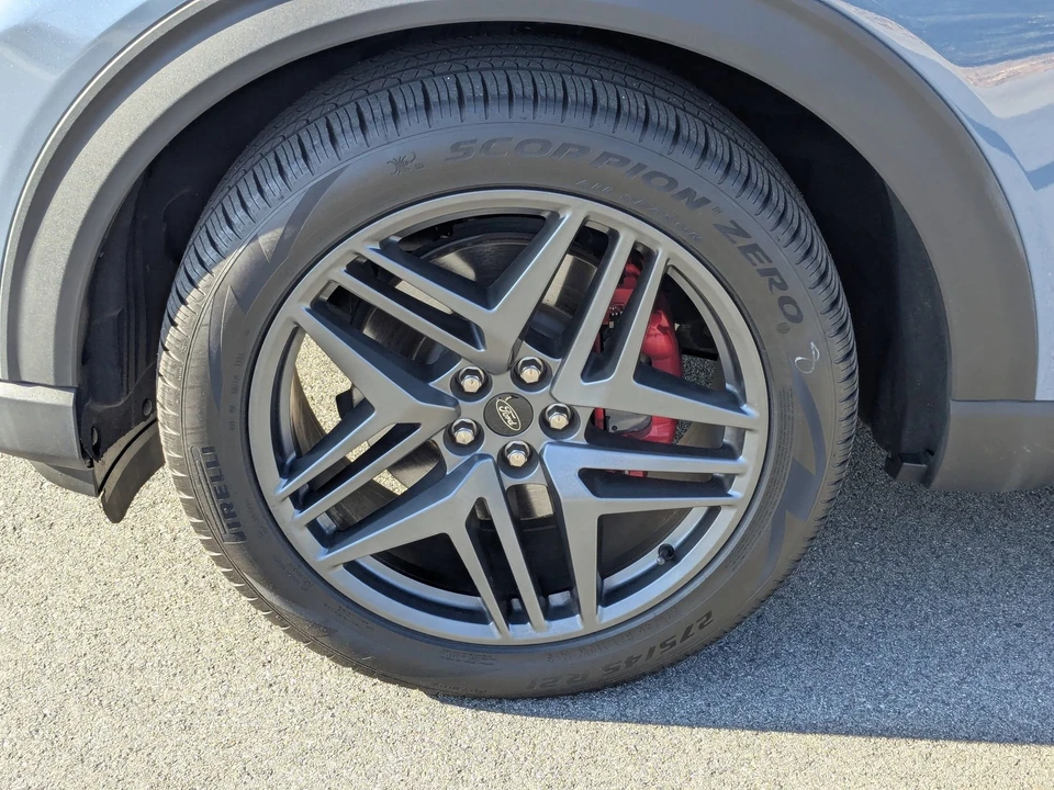 2025 Ford Explorer 6th Gen - Image 10 of 21
