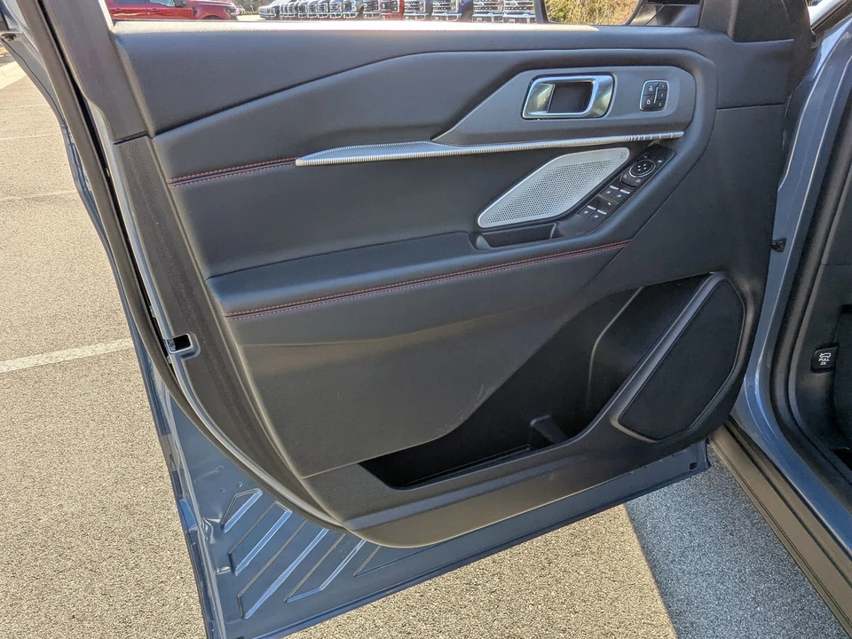 2025 Ford Explorer 6th Gen - Image 12 of 21