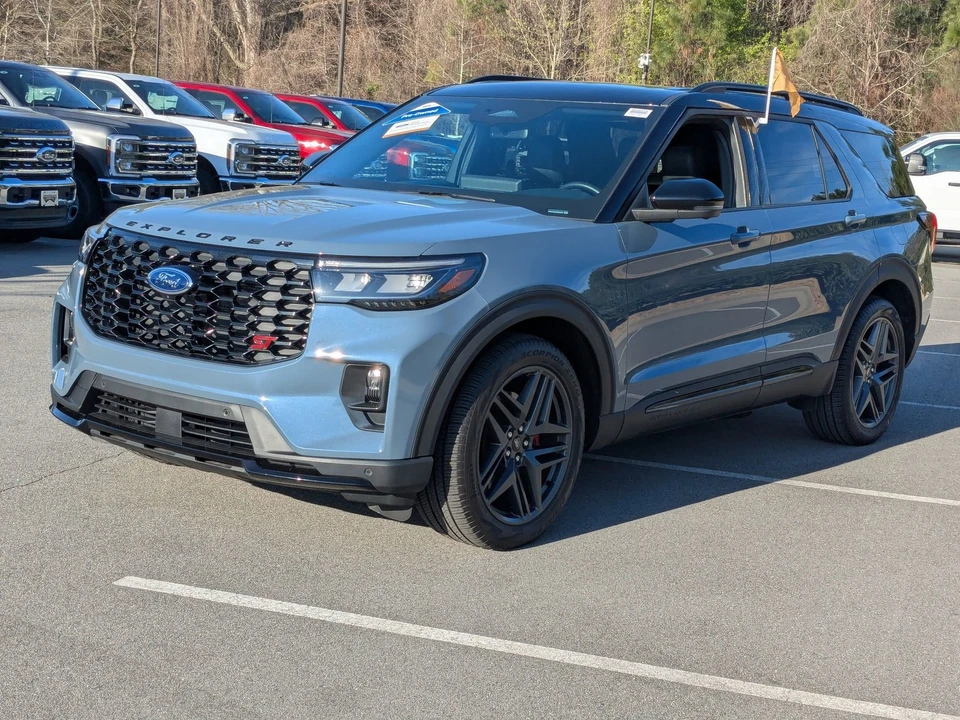 2025 Ford Explorer 6th Gen - Image 8 of 21