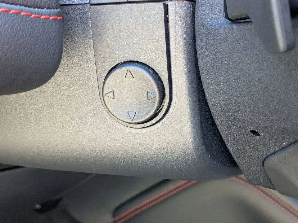 2025 Ford Explorer 6th Gen - Image 18 of 21