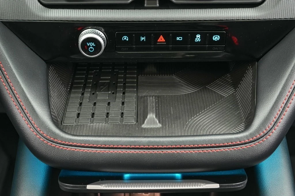 2025 Ford Explorer 6th Gen - Image 20 of 21