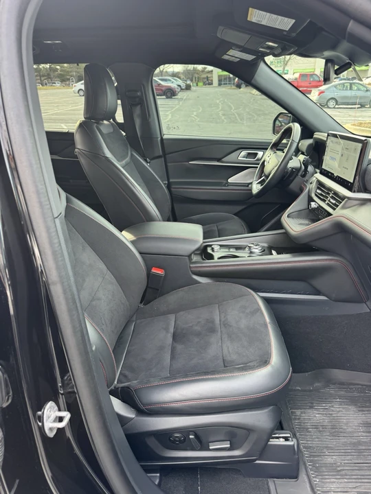 2025 Ford Explorer 6th Gen - Image 12 of 21