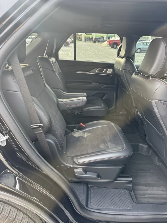 2025 Ford Explorer 6th Gen - Image 9 of 21