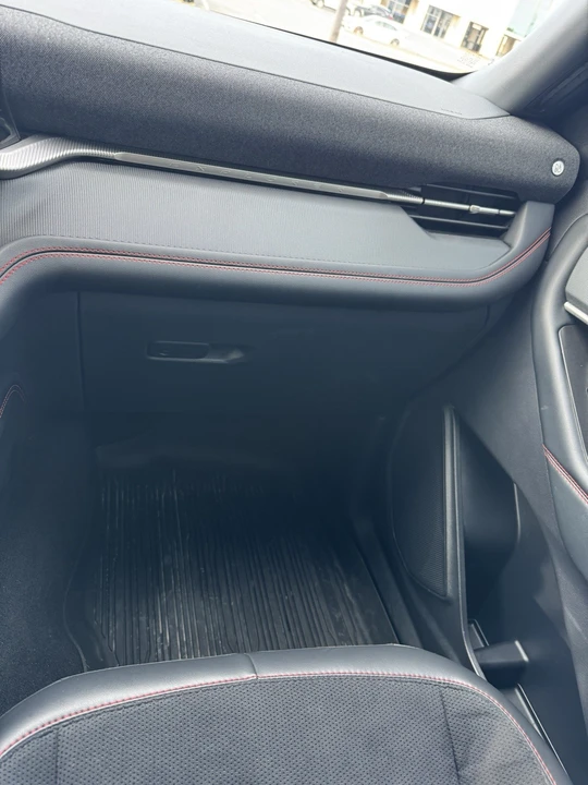 2025 Ford Explorer 6th Gen - Image 20 of 21