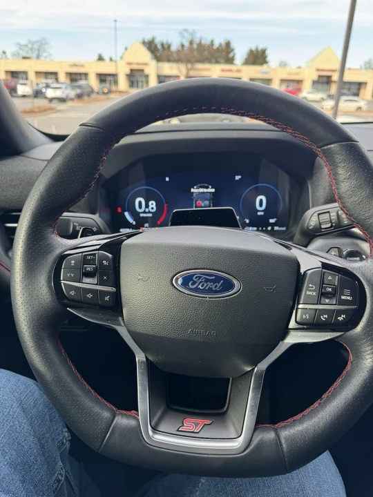 2025 Ford Explorer 6th Gen - Image 17 of 21