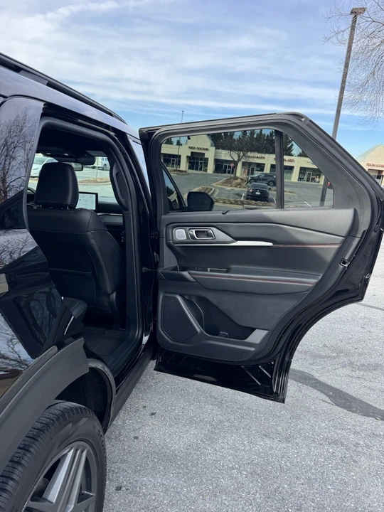 2025 Ford Explorer 6th Gen - Image 10 of 21