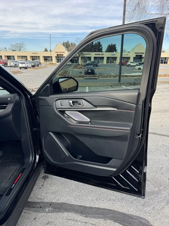 2025 Ford Explorer 6th Gen - Image 14 of 21